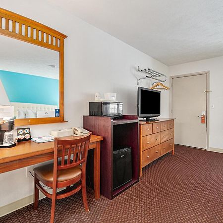 Howard Johnson By Wyndham Traverse City Dış mekan fotoğraf