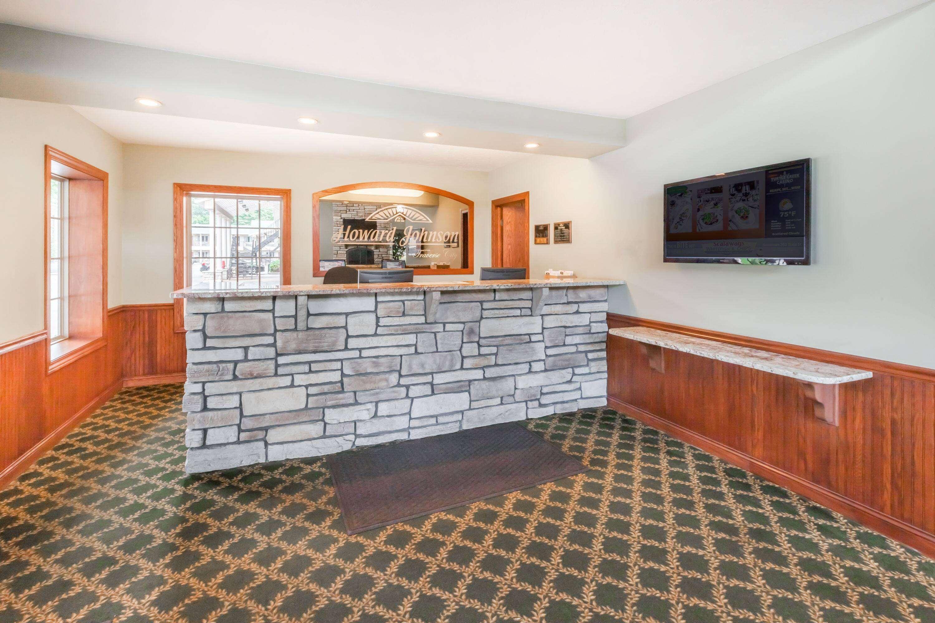 Howard Johnson By Wyndham Traverse City Dış mekan fotoğraf