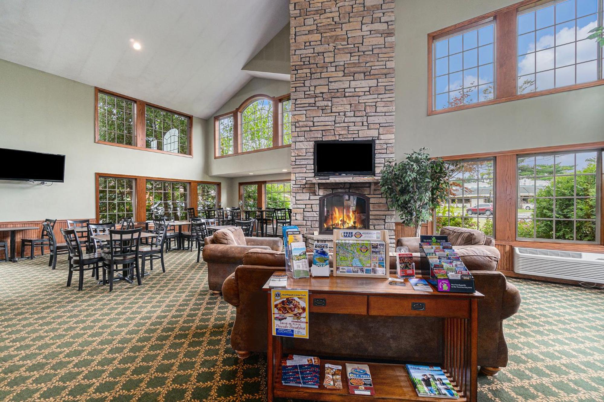 Howard Johnson By Wyndham Traverse City Dış mekan fotoğraf