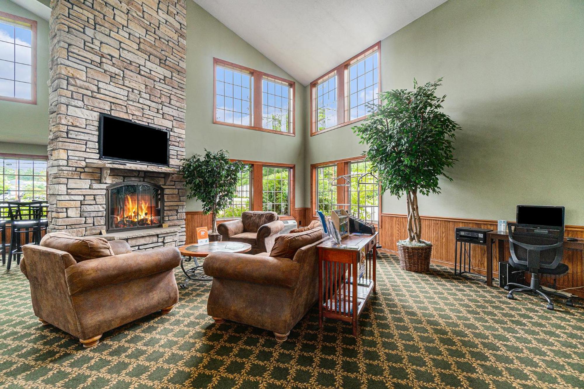 Howard Johnson By Wyndham Traverse City Dış mekan fotoğraf
