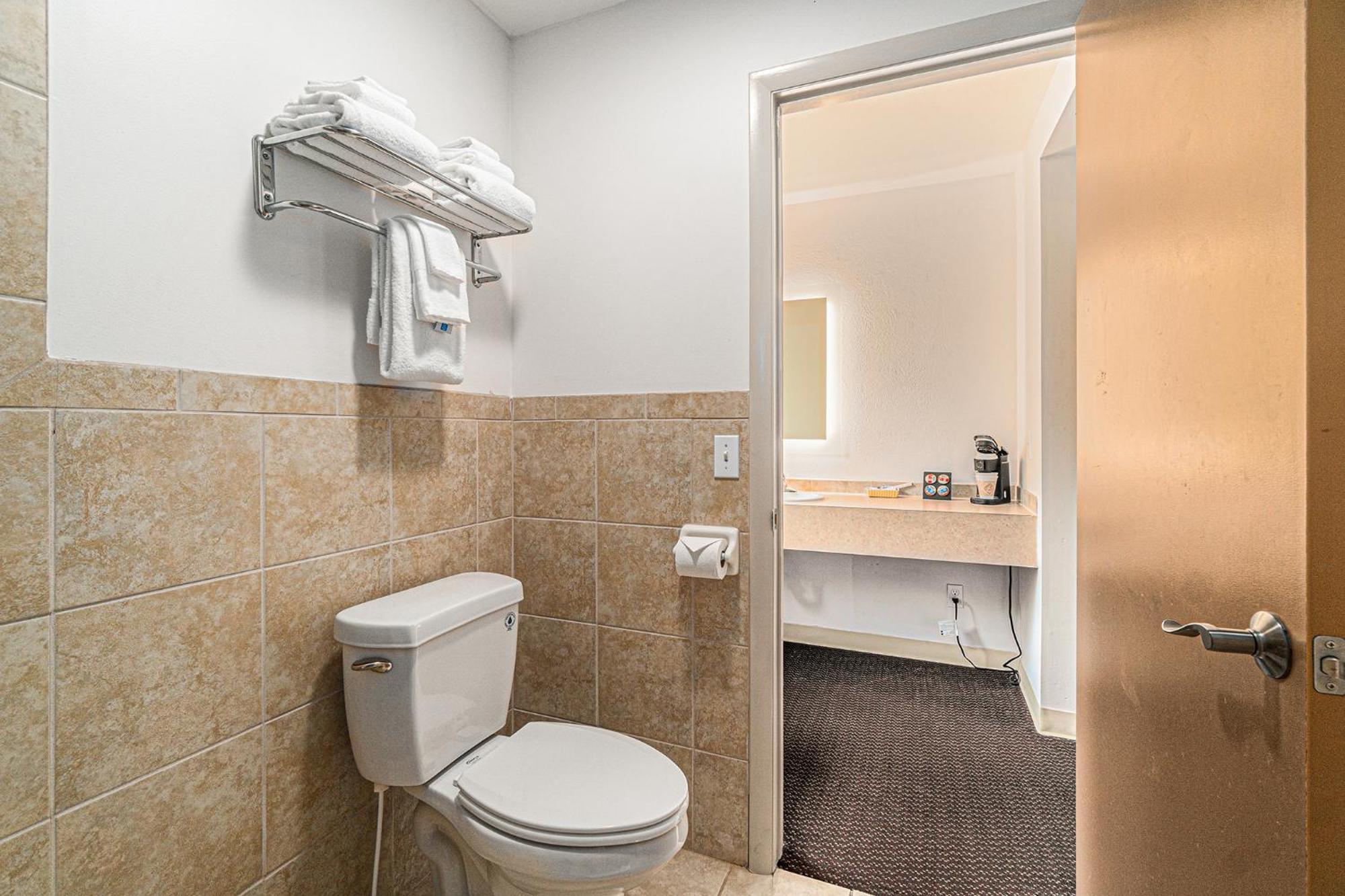 Howard Johnson By Wyndham Traverse City Dış mekan fotoğraf